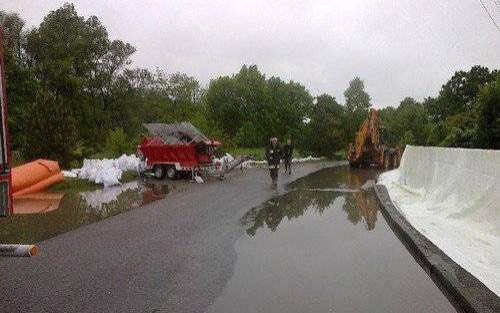 POWIAT. Poziom wody opada, trwa wypompowywanie