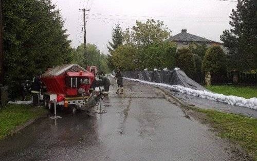 RAPORT KP PSP. Nie ma bezpośredniego zagrożenia przerwania wałów, nie ma potrzeby ewakuacji ludności