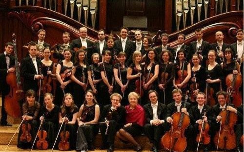 WIDOWISKO. Muzyczny życiorys Franka Sinatry. Ponad stu artystów na scenie. Koncert symfoniczny w programie LFO