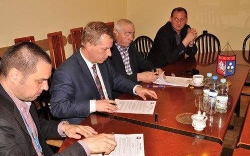 GMINA KĘTY. Dwie drogi do przebudowy