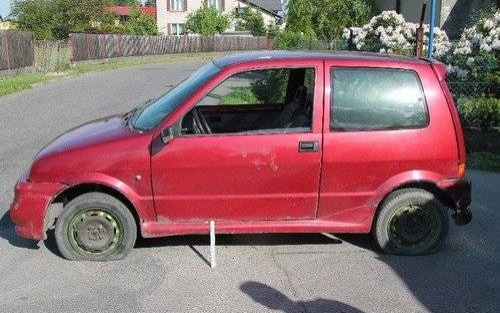 OŚWIĘCIM, JAWISZOWICE. Kierowca próbował potrącić policjanta, funkcjonariusze przestrzelili opony