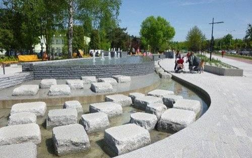 OŚWIĘCIM. Jest bezpiecznie. Bo to jest fontanna publiczna