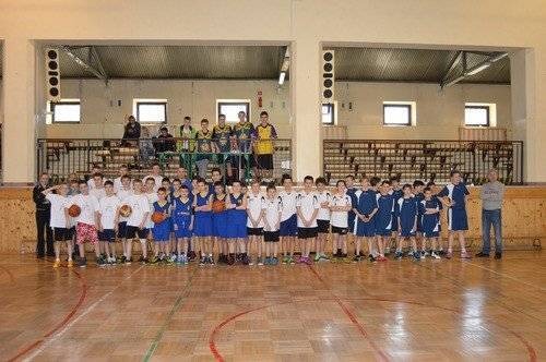 KOSZYKÓWKA. Okazały puchar dla uczniów "jedynki"