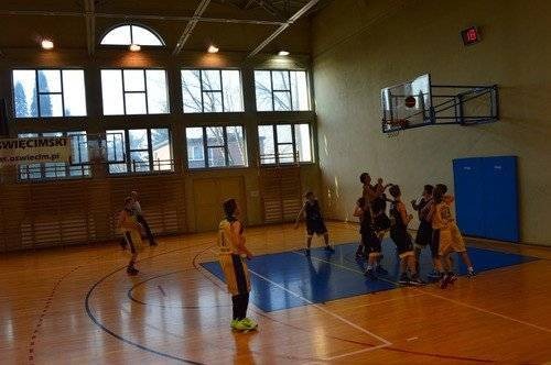 KOSZYKÓWKA. Oświęcimianie nokautują