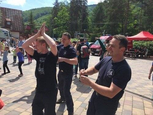 KRÓTKO. Ratownicy zatańczyli Zumbę