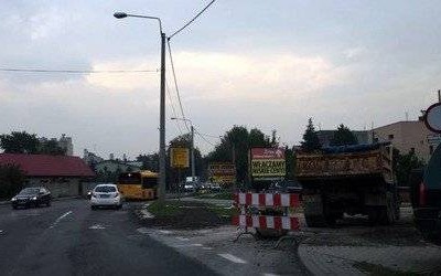 Z OSTATNIEJ CHWILI. Skrzyżowanie przy „Konarze” zamknięte dopiero od czwartku