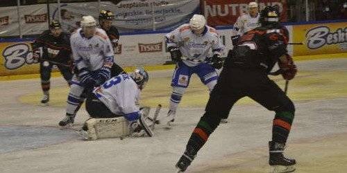 HOKEJ NA LODZIE. Punktów trzeba poszukać na lodzie...