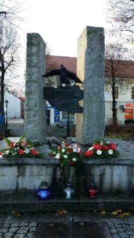 OŚWIĘCIM. Miasto oddaje hołd ofiarom ataków terrorystycznych w Paryżu