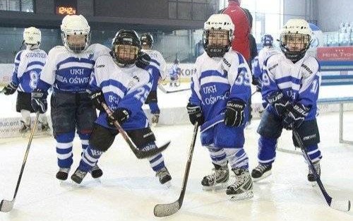 MINI-HOKEJ NA LODZIE. Wyniki na drugim planie