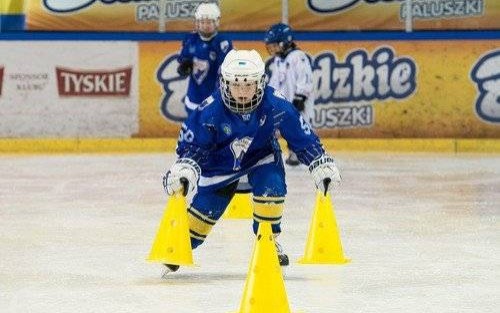 MINI-HOKEJ. Baw się w ferie na lodowisku!