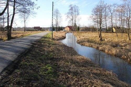 PORĘBA WIELKA. Zwłoki mężczyzny znalezione w rowie melioracyjnym
