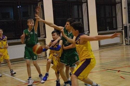 KOSZYKÓWKA. Młodzicy starsi Kadeta wygrywają z Basketem Chorzów