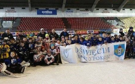 HOKEJ NA LODZIE. Małopolska gonitwa za krążkiem