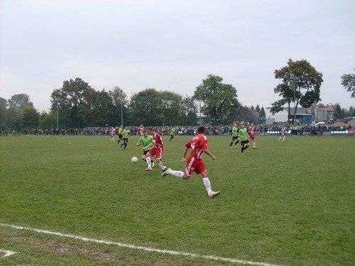 PIŁKA NOŻNA. Cenne zwycięstwo rezerw solarzy