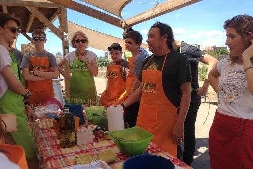 KĘTY. Uczniowie z „Kopernika” podbijają Walencję. Pracują, degustują hiszpańską kuchnię i szlifują język