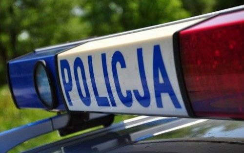 OŚWIĘCIM. Szła nocą poboczem krajówki. Została potrącona i trafiła z obrażeniami do szpitala