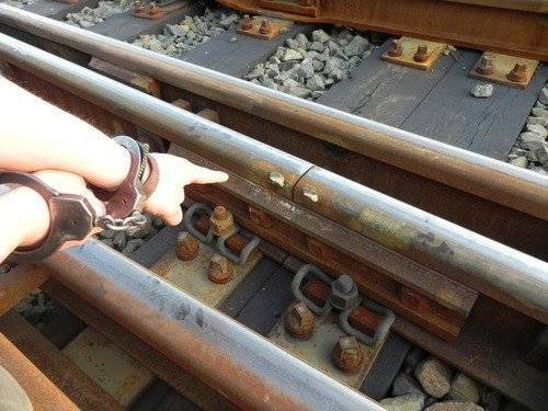 PALCZOWICE. Policjanci nie dali wiary krakowiance, że przyjechała na romantyczny spacer w sąsiedztwie torów