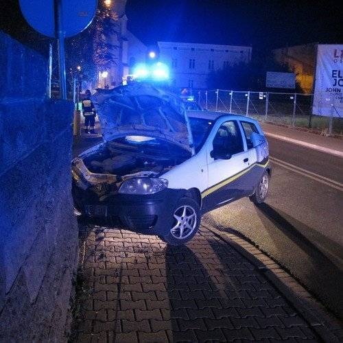 OŚWIĘCIM. Szaleńczą ucieczkę przed policjantami zakończył na zamkowym murze