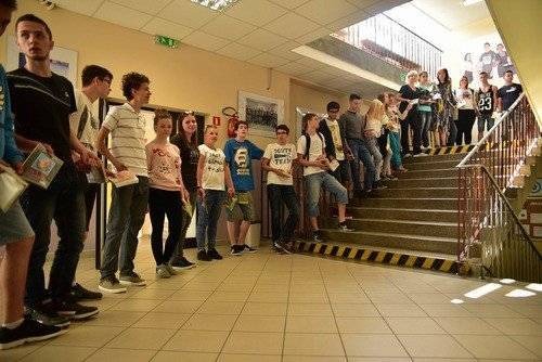 KĘTY. Książka bohaterem dnia. Młodzież z „Kopernika” obala mity na temat czytelnictwa