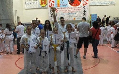 KARATE. Osiem medali dla karateków z Brzeszcz