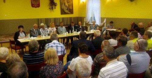 OŚWIĘCIM. Po spotkaniu w Monowicach nikt nie ma złudzeń. Walka ze smrodem może być jeszcze bardzo długa