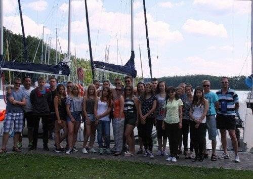 POWIAT. Rejs w nagrodę. Wolontariusze na Mazurach z komandorem Jarosławem Jurzakiem