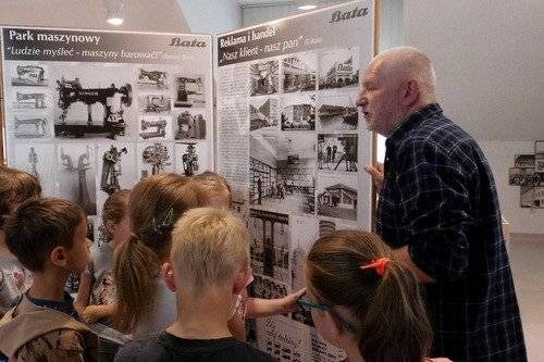 CHEŁMEK. Pókoloniści wystąpili na scenie, obejrzeli wystawę, pluskali się w basenie i robili mydełka