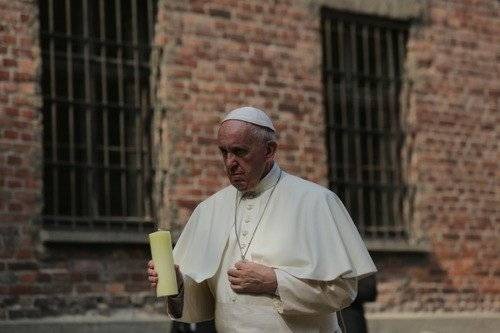 OŚWIĘCIM – BRZEZINKA. Podsumowanie wizyty głowy Stolicy Apostolskiej. „Panie, miej litość nad Twoim ludem. Panie, przebacz tyle okrucieństwa” - napisał Ojciec Święty