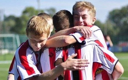 PIŁKA NOŻNA. Zaczynają na swoich obiektach