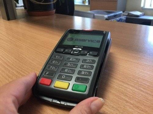 OŚWIĘCIM. Nie noś gotówki do starostwa. Wystarczy jak zapłacisz kartą