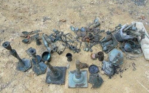 OŚWIĘCIM. Skarb pod barem "Magnat". Znaleziono kilkadziesiąt cennych przedmiotów. Prawdopodobnie zostały ukryte przez żydowskich mieszkańców przed Niemcami