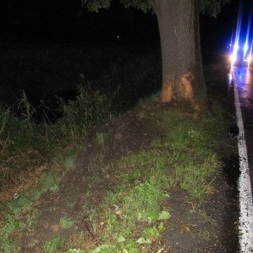 OSIEK. Zjechał z jezdni i wylądował w rowie pełnym wody. O włos od tragedii