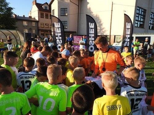 PIŁKA NOŻNA. Pierwsza edycja mistrzostw piłkarskich szkółek z udziałem dwunastu drużyn