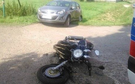 WŁOSIENICA. Wypadek na krajowej 44. Zderzenie motocykla z osobówką. Ruch wahadłowy. AKTUALIZACJA
