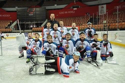 HOKEJ NA LODZIE. Nie siedź w domu, graj w hokeja!