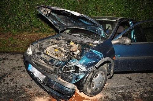 JAWISZOWICE. Trzy osoby trafiły do szpitala. Czołówka na łuku jezdni - ZDJĘCIA