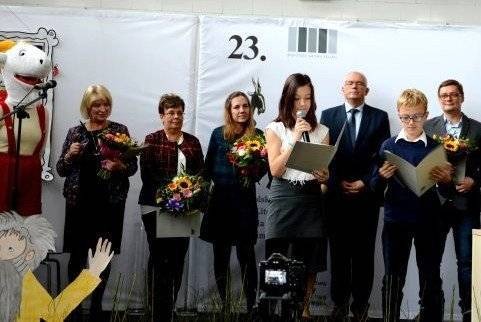 OŚWIĘCIM. Młodzi książki czytają i ulubionych autorów nagradzają