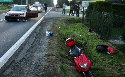 BULOWICE. Zderzenie skutera z samochodem osobowym. 24-latek trafił do szpitala