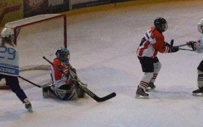 KOBIECY HOKEJ. Unitki potrzebują punktów jak tlenu