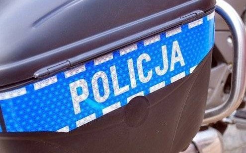 BOBREK. Zderzenie trzech pojazdów. Dziewięć osób poszkodowanych. Droga wojewódzka nr 933 zablokowana, wyznaczono objazdy