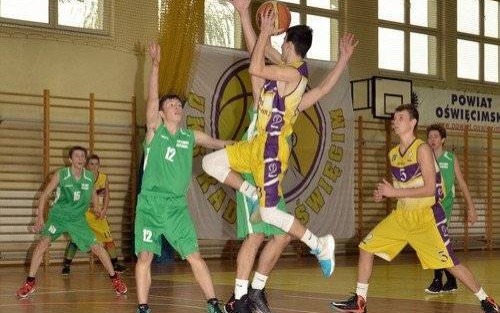 KOSZYKÓWKA. Korona strącona przez oświęcimian