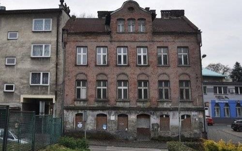 OŚWIĘCIM. Akademik w zabytkowej kamienicy? Takie są plany uczelni. Na razie ponad 100-letnia nieruchomość niszczeje