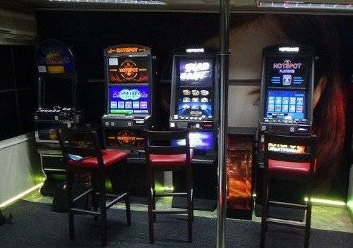 OŚWIĘCIM. Tuzin nielegalnych automatów w rękach Policji i celników