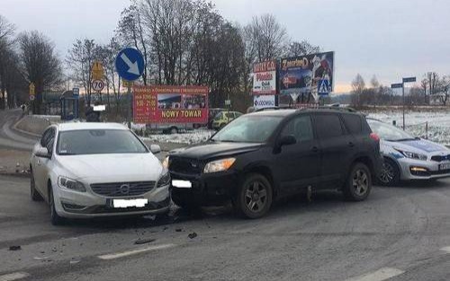 POWIAT. Kolizja na Tarniówce - ZDJĘCIA