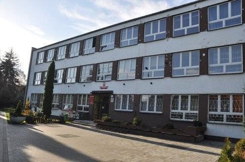 OŚWIĘCIM. Mocny głos z „Budowlanki”. Nauczyciele protestują przeciw przeprowadzce. Wystosowali list otwarty