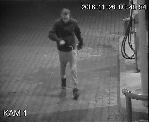 ZATOR. Poszukiwany złodziej markowego alkoholu. Czy poznajesz tego mężczyznę?