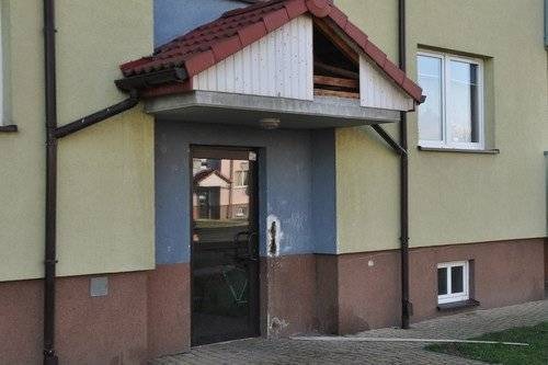 OŚWIĘCIM. Stan dwóch bloków na Sadowej woła o pomstę do nieba. ZBM nie nadąża z naprawami - ZDJĘCIA