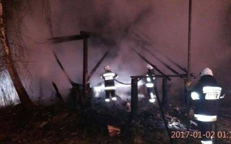 BULOWICE. Spłonęła drewniana stodoła. Z ogniem walczyło 37 strażaków.