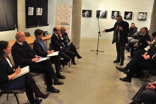 OŚWIĘCIM. „Jeszcze będzie przepięknie, jeszcze będzie normalnie”. Posłowie PO zapowiadają długi marsz po odzyskanie władzy - ZDJĘCIA