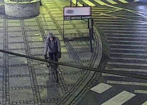 KĘTY. Podpalacz wciąż nieuchwytny. Czy poznajesz tego rowerzystę?